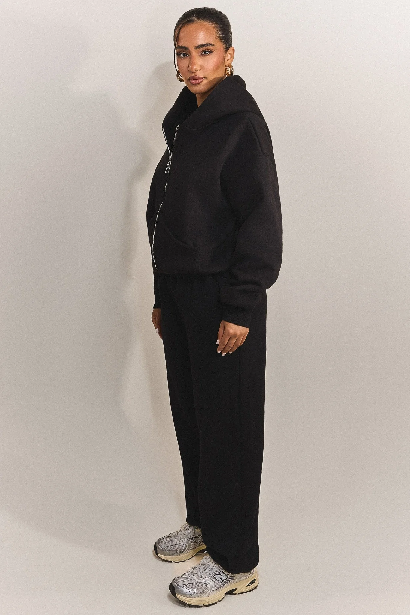 The Classics Longline Zip Jacket in Black - Image 3