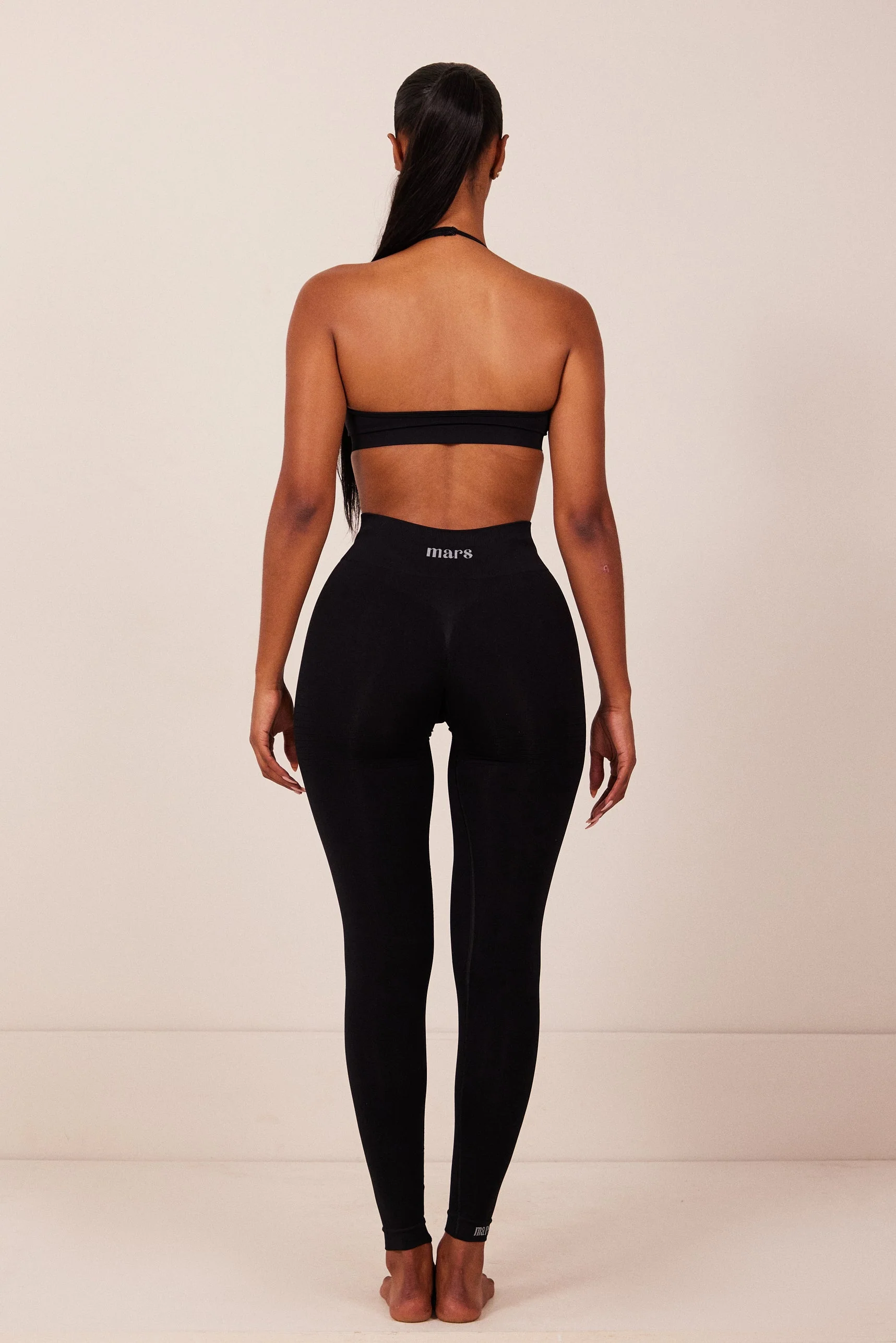 The Mars Seamless Leggings in Black - Image 4