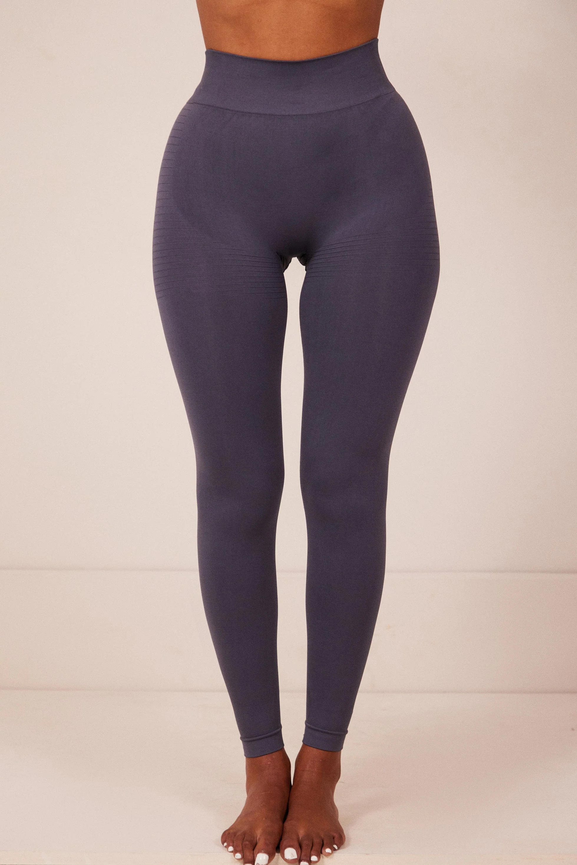 The Mars Seamless Leggings in Navy - Image 4