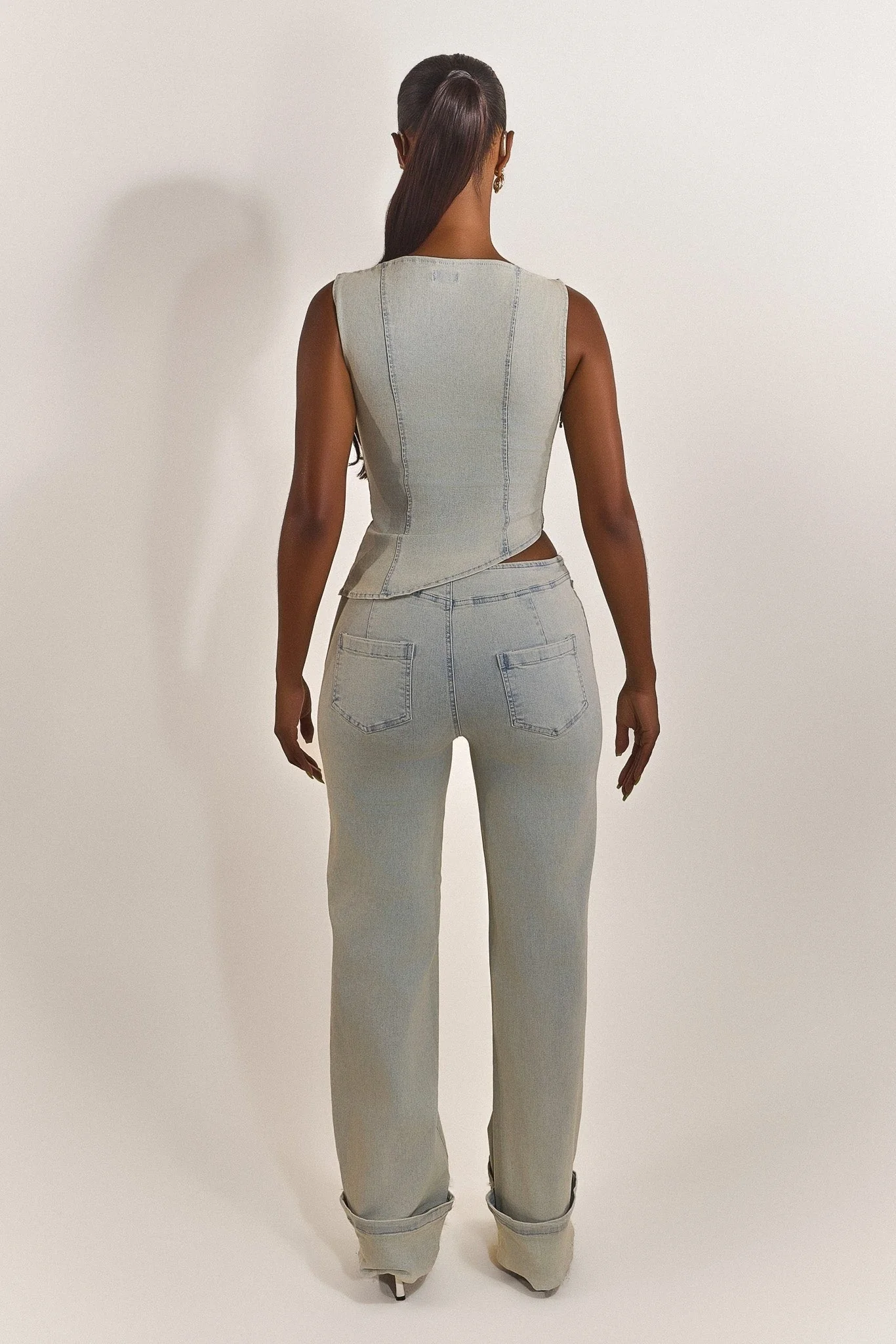 The Mika Set Jeans in Light Wash - Image 4