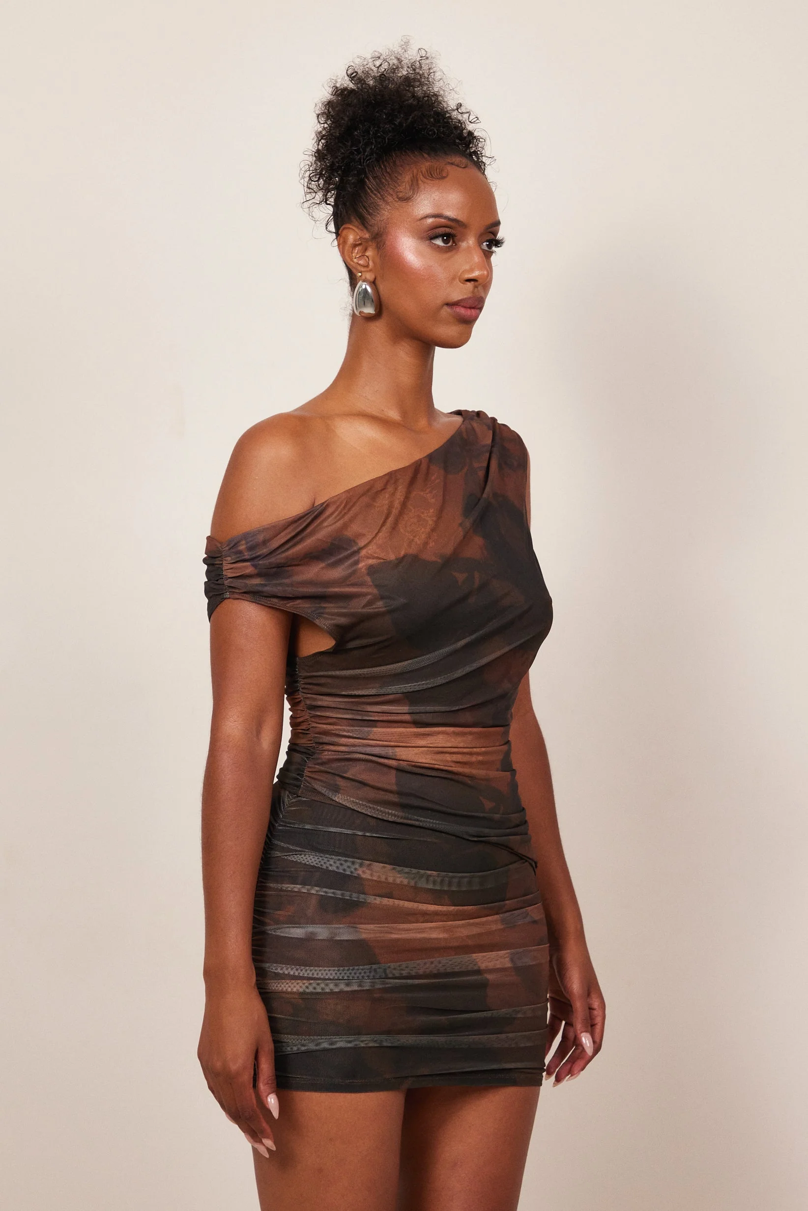 The One Shoulder Drape Set in Rust Print - Image 3