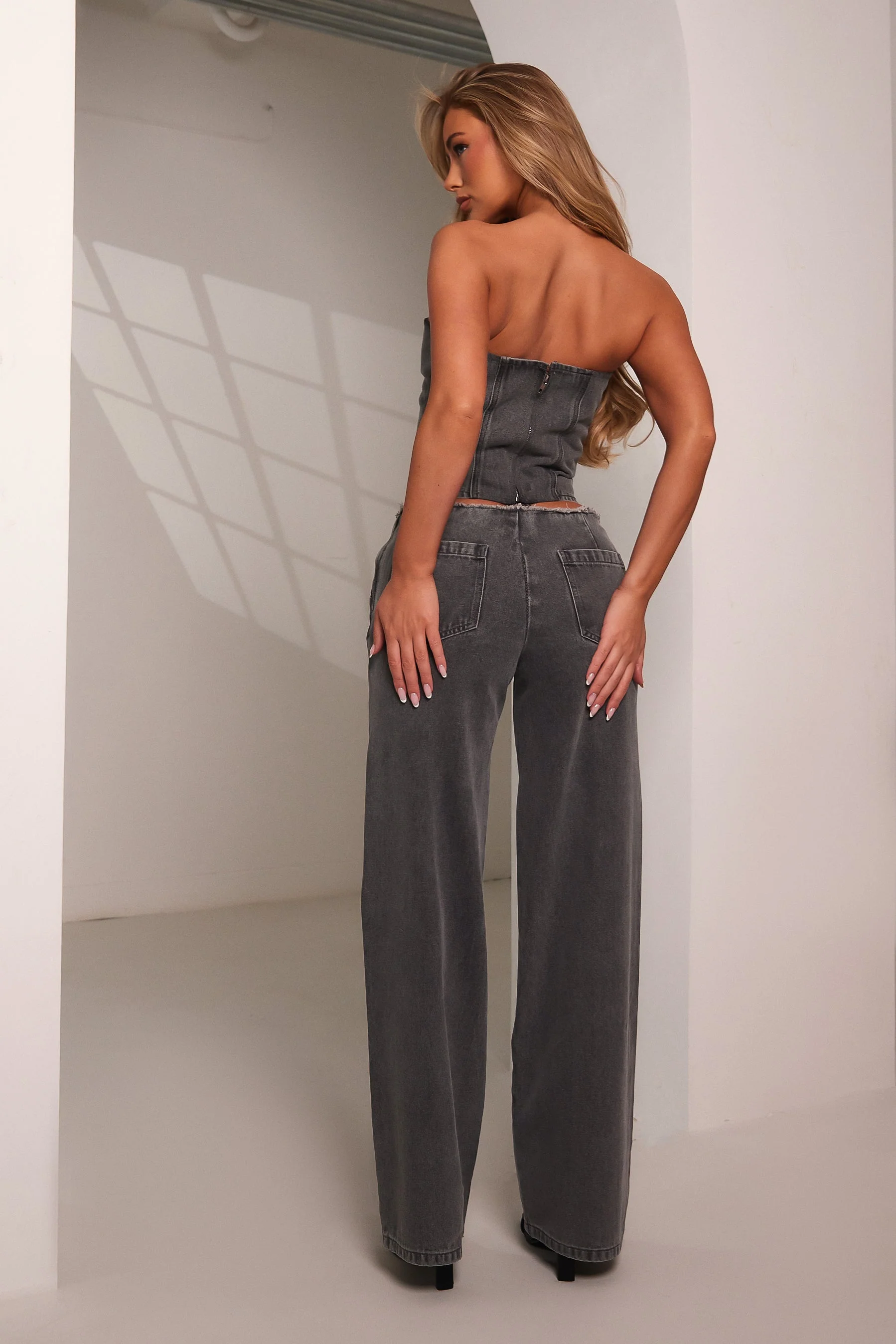 The Brooke Jeans in Grey Wash - Image 11