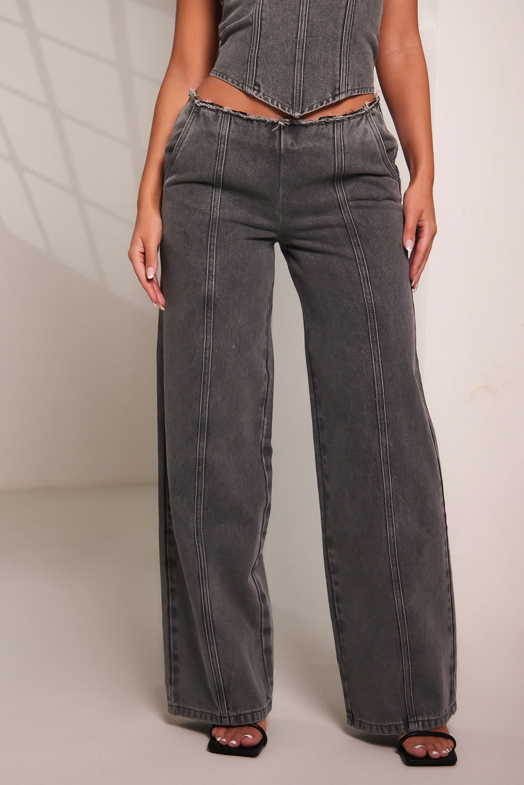 The Brooke Jeans in Grey Wash - Image 12