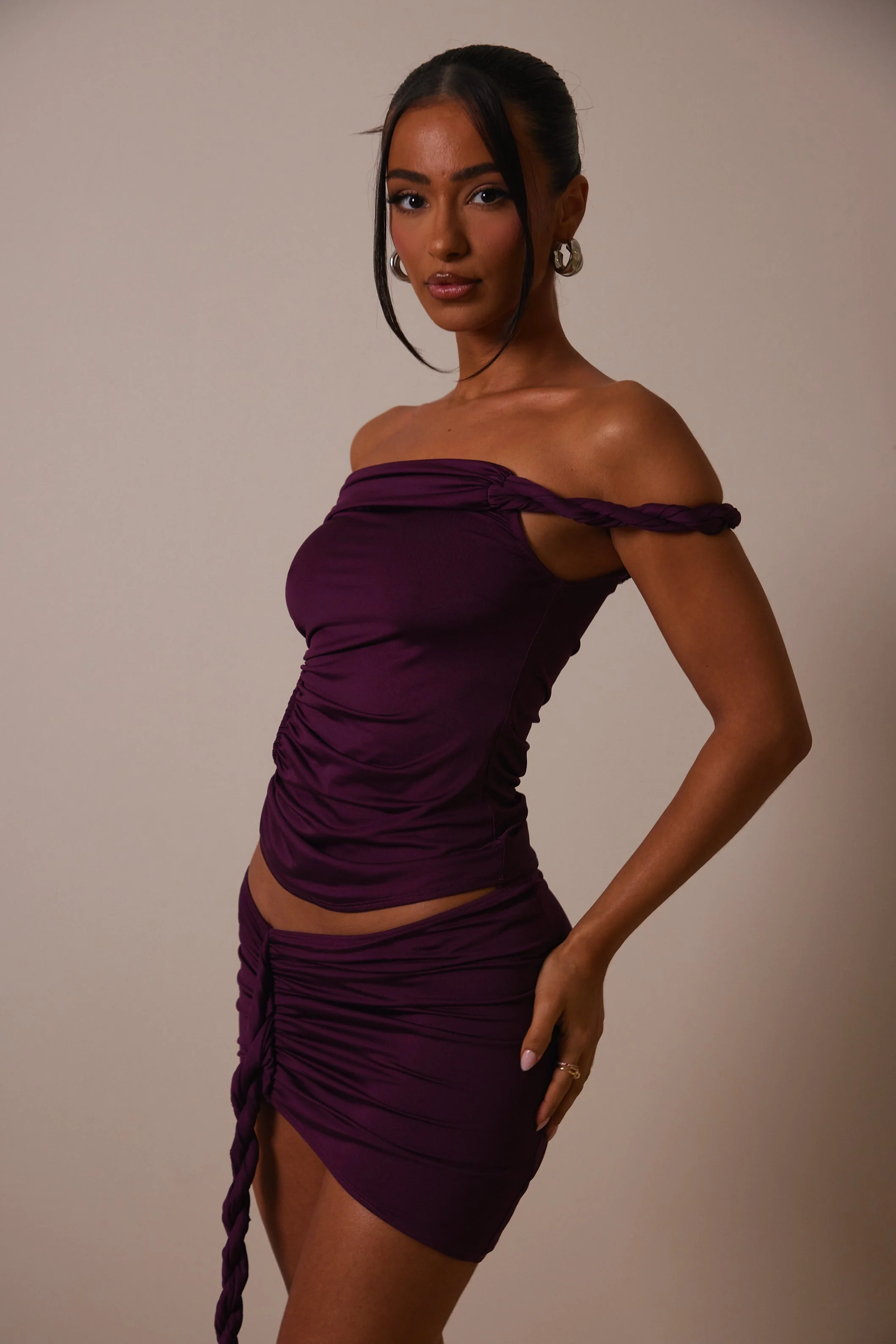 The Cut Out Rope Detail Set in Plum - Image 7