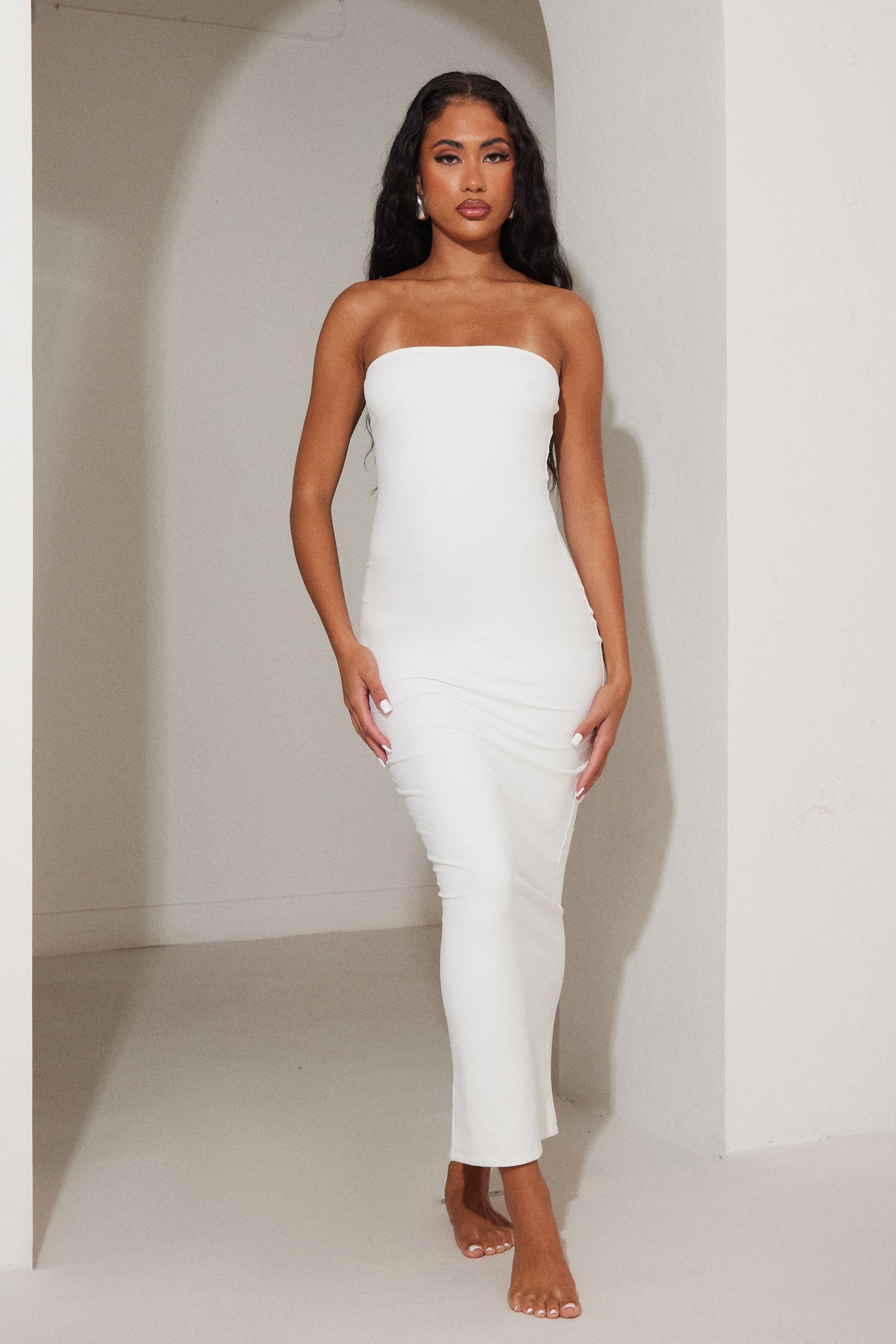 The Sculpt Bandeau Maxi in White - Image 14