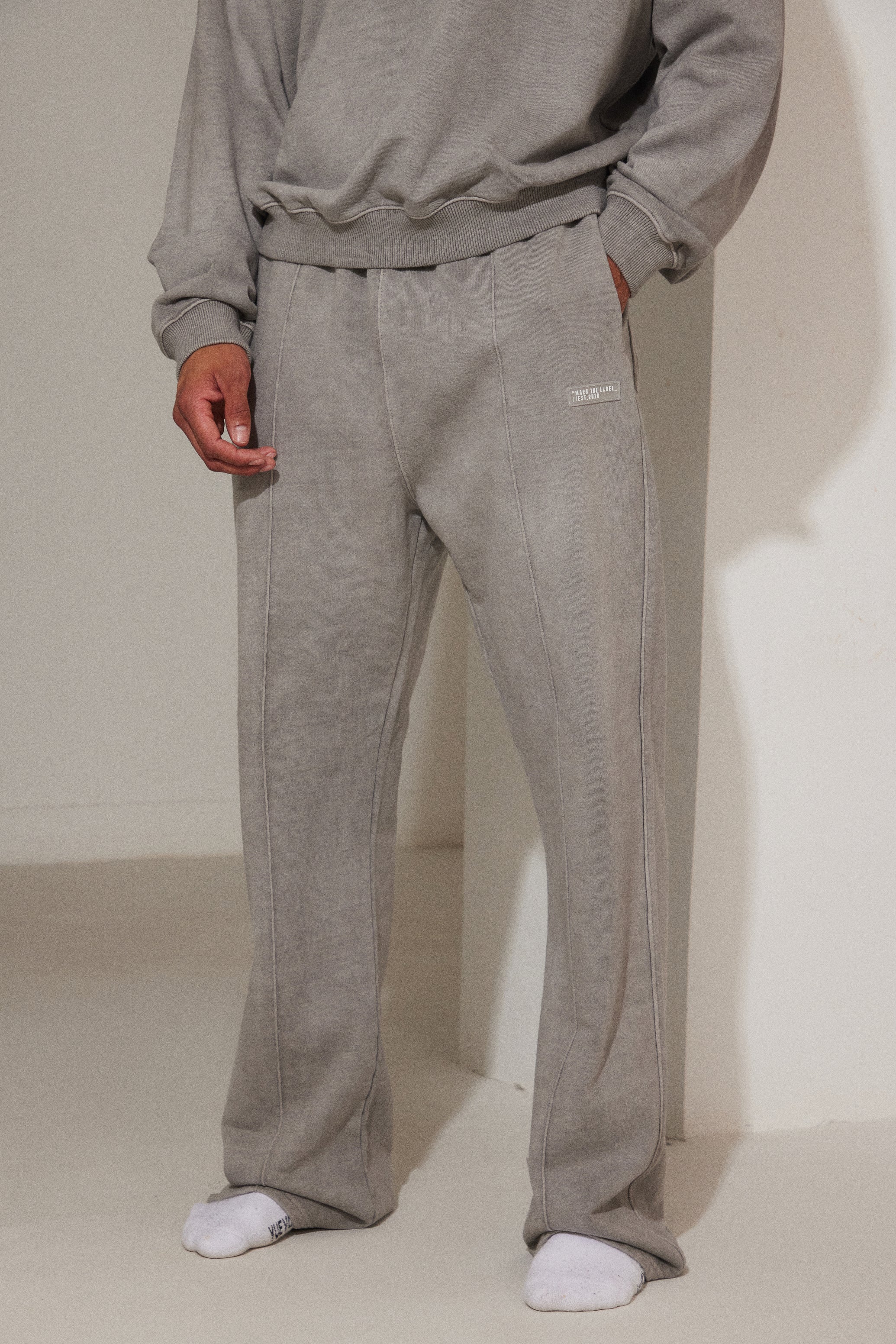 Unisex Sweatshirt in Grey Wash - Image 7