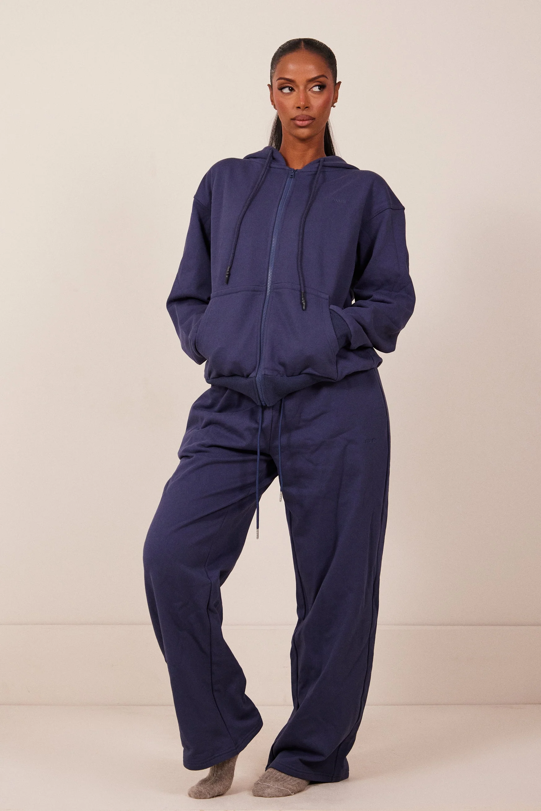 The Wide Leg Joggers in Navy - Image 4