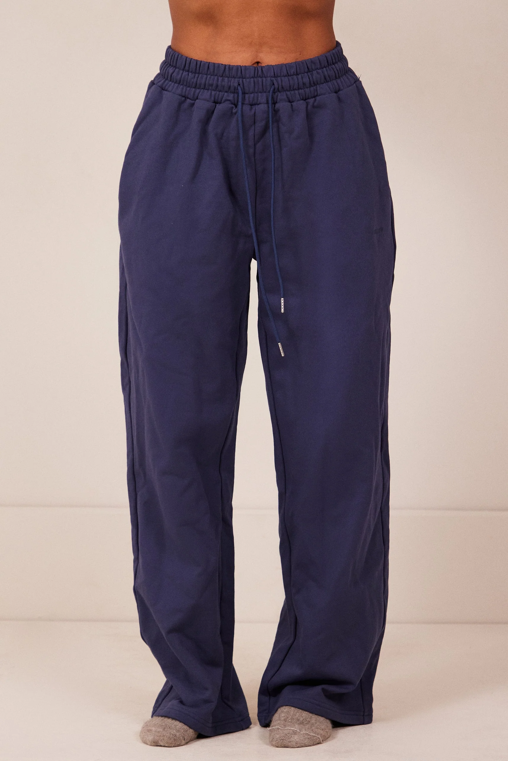 The Wide Leg Joggers in Navy - Image 7
